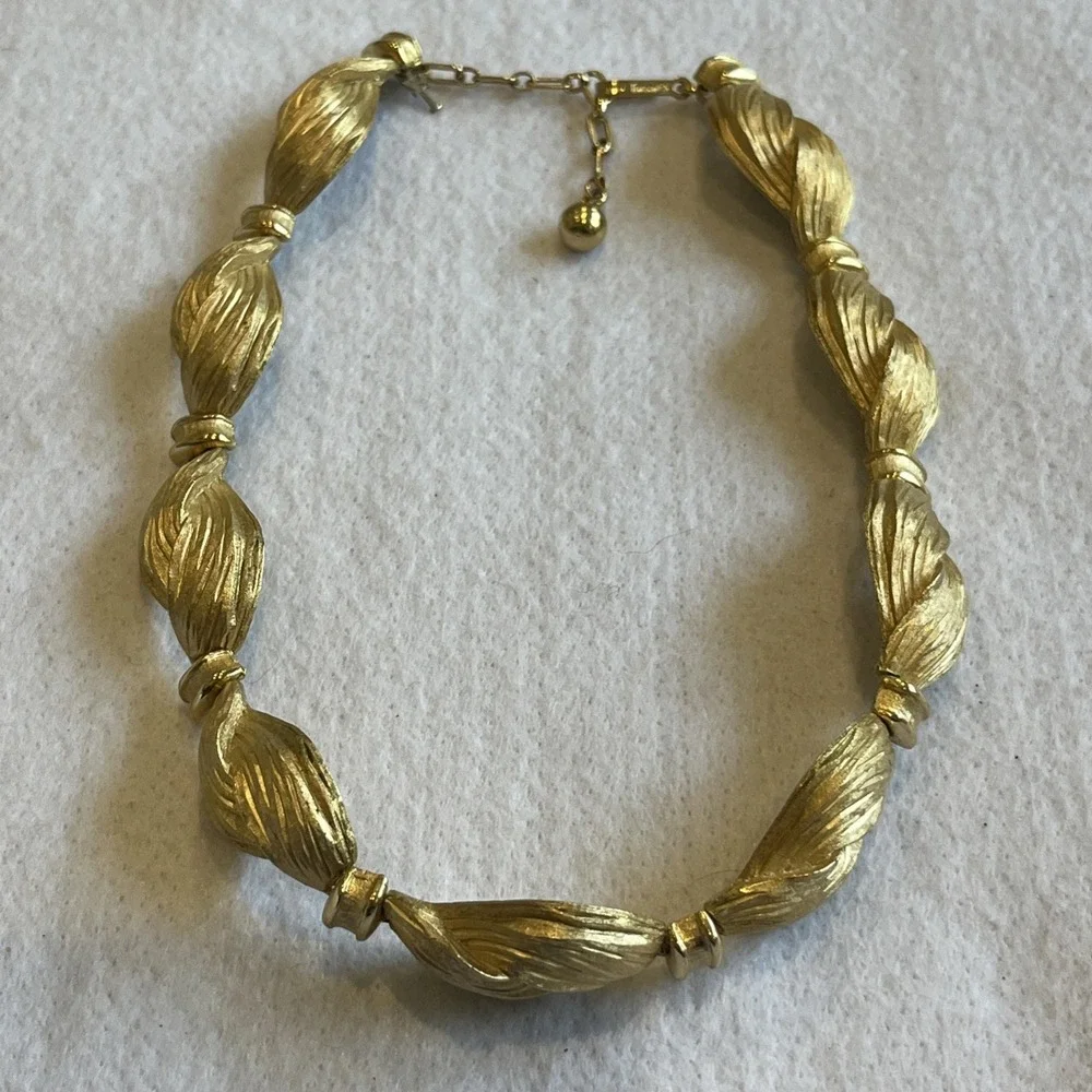 Vintage Gold Tone Textured Link Chain Necklace 16 in Hook Closure Metal
